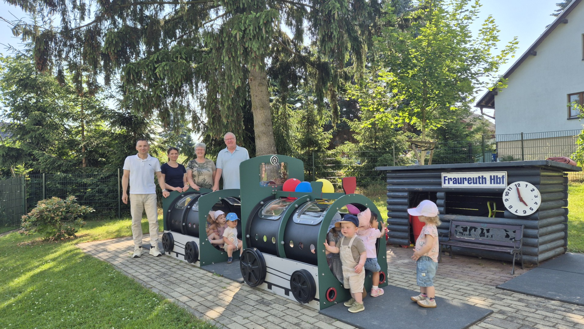 Übergabe Kriechtunnel "Lokomotive" 
