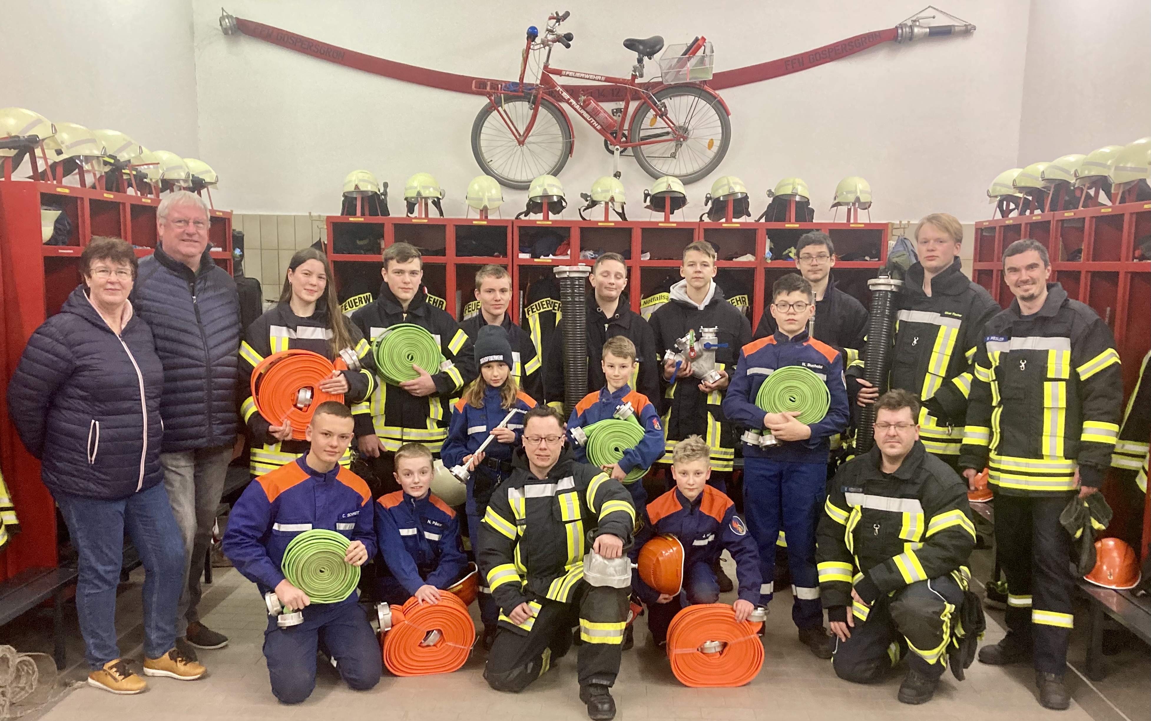 Jugendfeuerwehr Fraureuth erhält Übungsgeräte