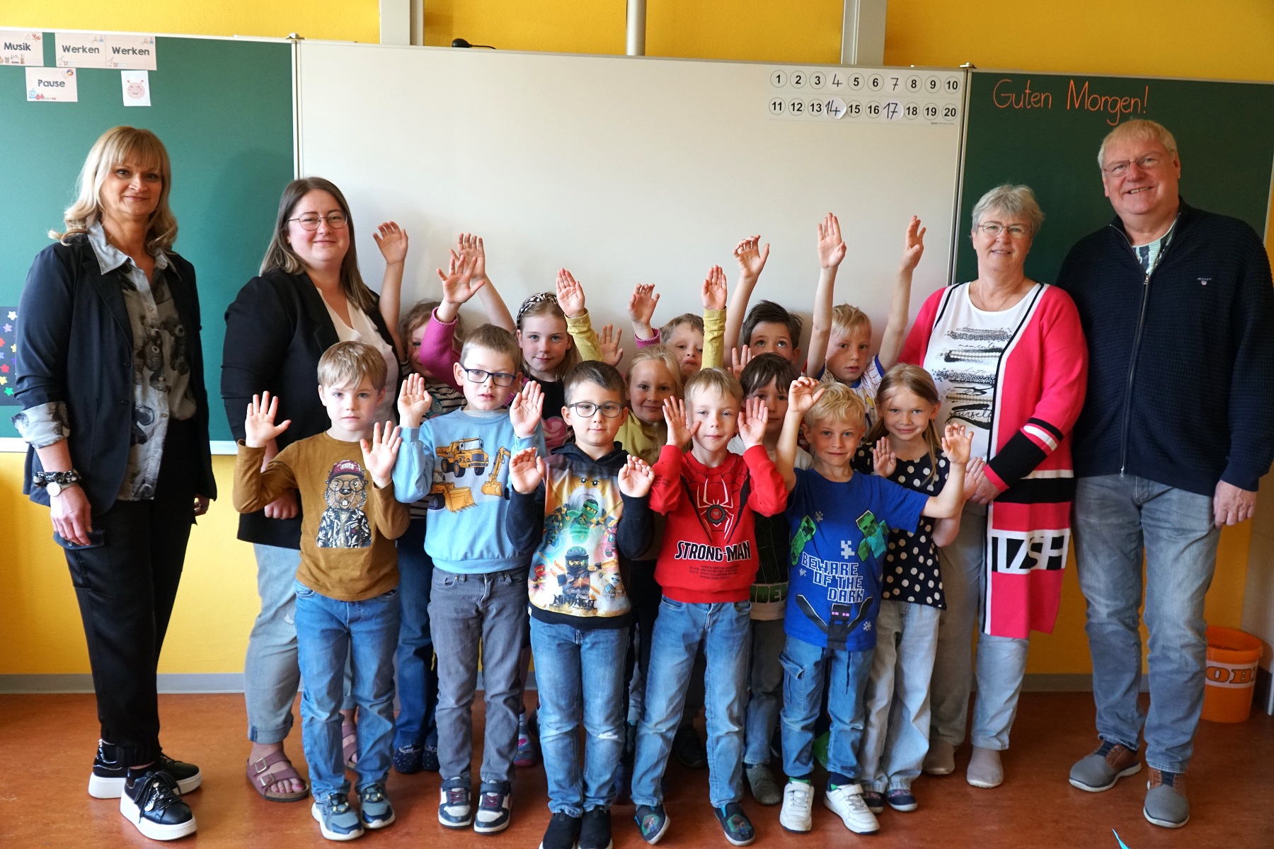 Klasse 1c vor der neuen digitalen Tafel